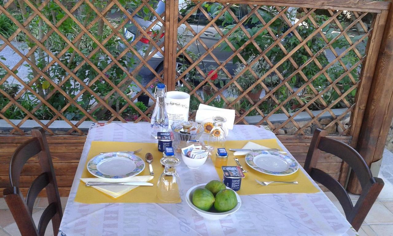 B&B Il Girasole Sant'Anna Arresi Exterior photo